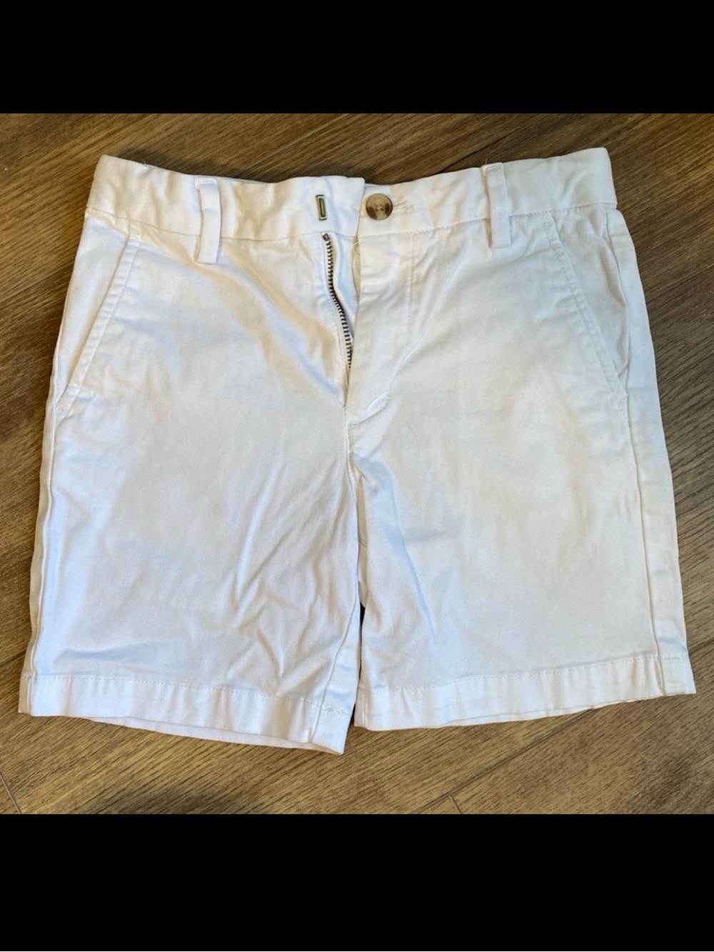 Vineyard Vines boys white shorts size 6